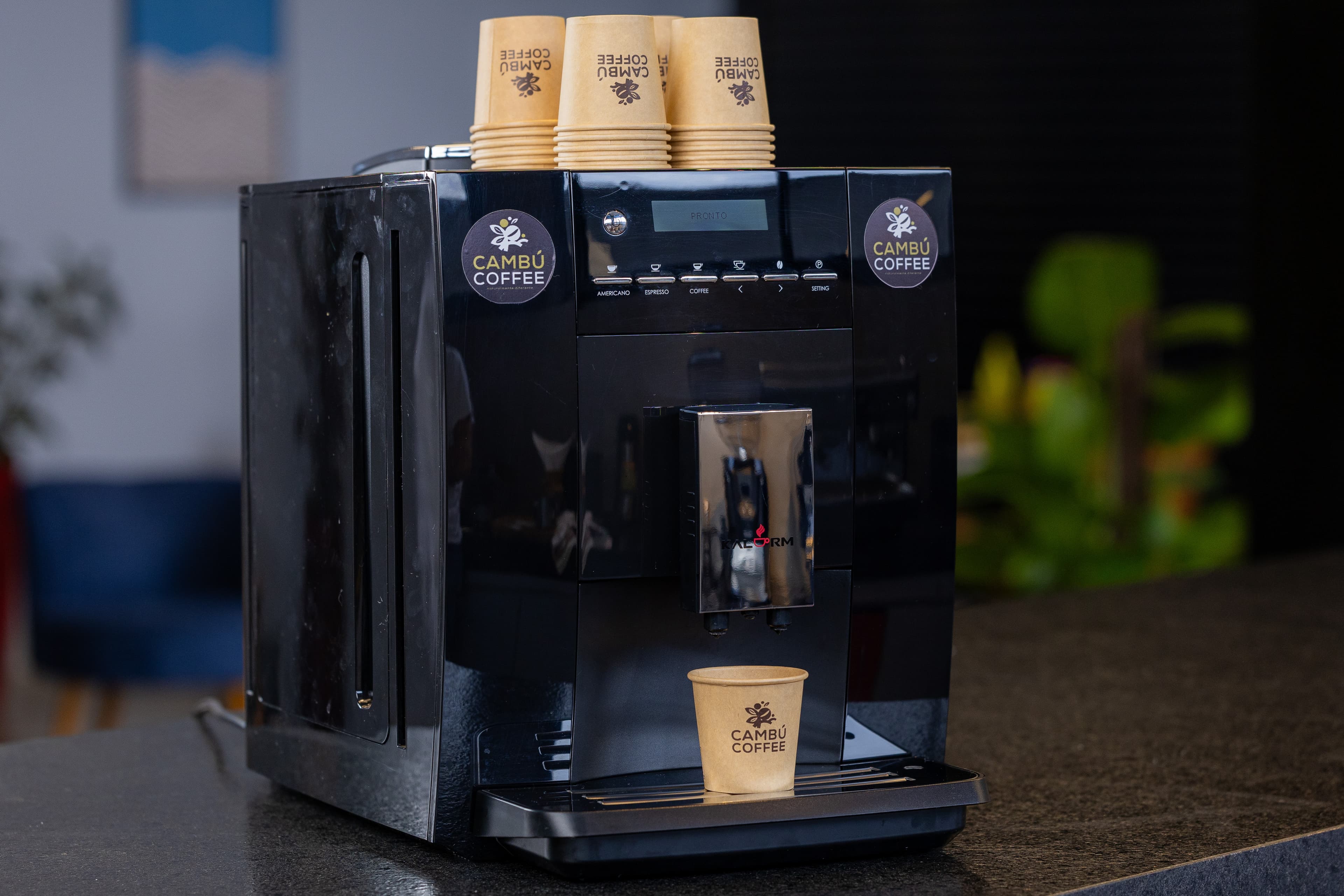 Cafeteira superautomática compacta para escritórios e empresas — Cambú Coffee