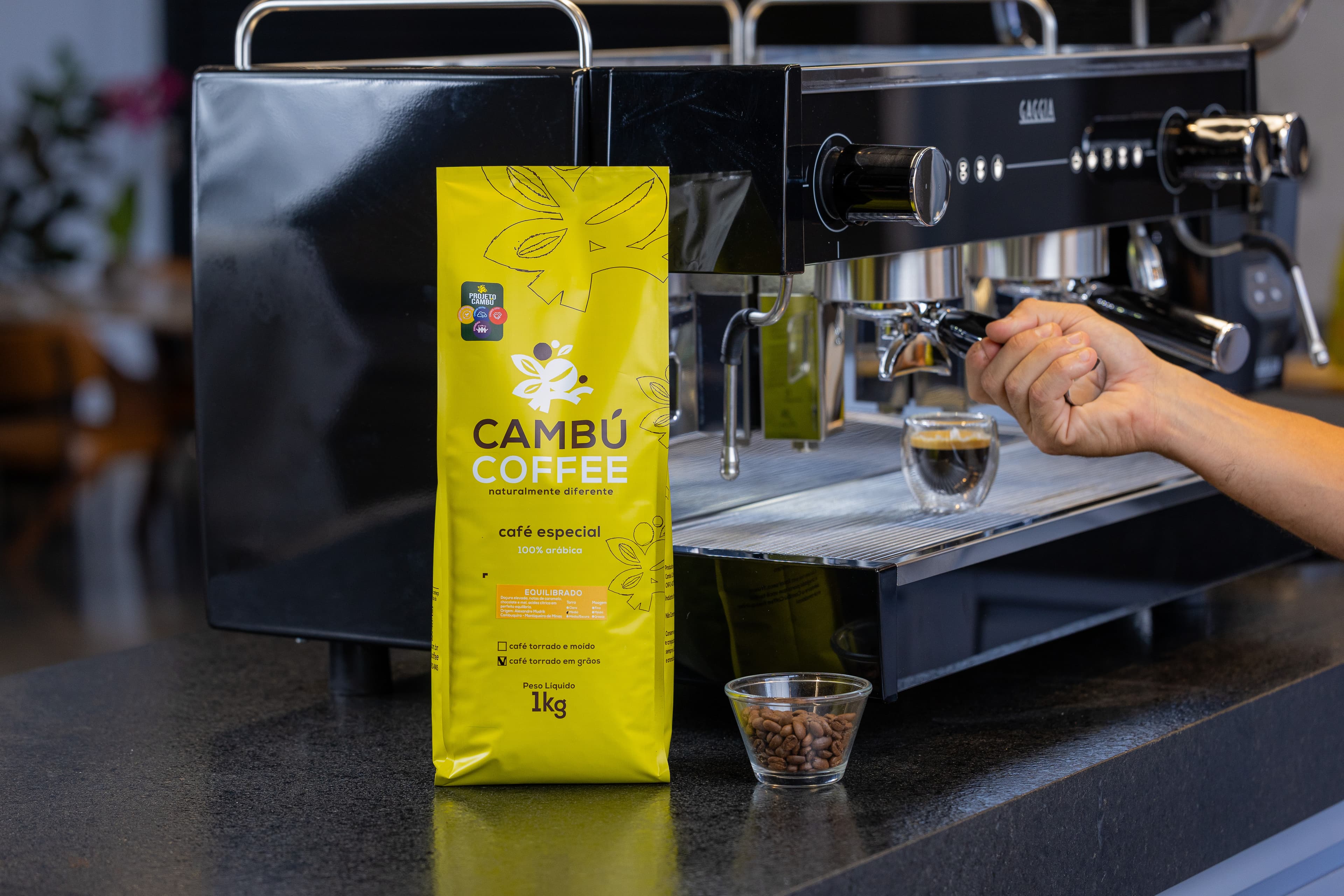 Cafeteira profissional de grupos — espresso de alta produção Cambú Coffee